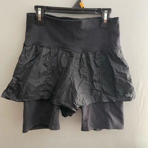 ALO Yoga - High-waisted circuit shorts - Size Small